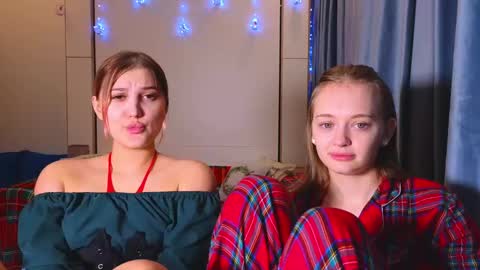 Snapshot of sav_anna chatting on 12-25-24, 05:15 LUNA and ANNA    online show from 12-25-24, 05:15