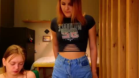 Snapshot of sav_anna chatting on 01-31-25, 06:03 LUNA and ANNA    online show from 01-31-25, 06:03