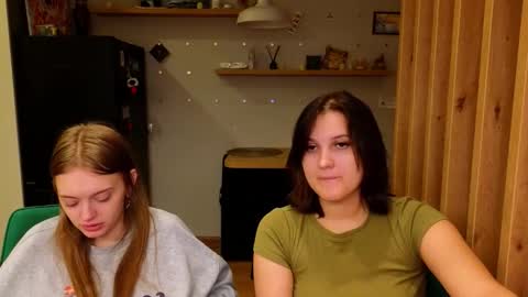 Snapshot of sav_anna chatting on 10-15-25, 03:12 LUNA and ANNA    online show from 10-15-25, 03:12