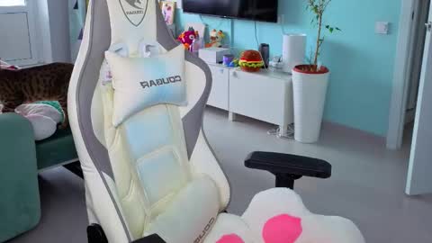 Ariel online show from 04-06-26, 03:15