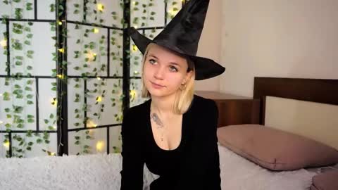 Snapshot of savannahshor chatting on 10-18-25, 07:25 savannahshor online show from 10-18-25, 07:25