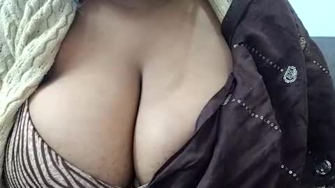 Snapshot of savita0969 chatting on 01-07-26, 01:30 Anjali online show from 01-07-26, 01:30