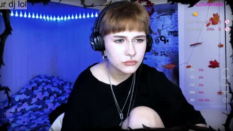 pronoun she. name Mary. age 21. online show from 12-23-24, 12:35