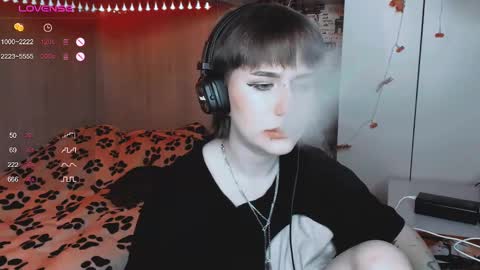 pronoun she. name Mary. age 21. online show from 03-02-25, 09:32