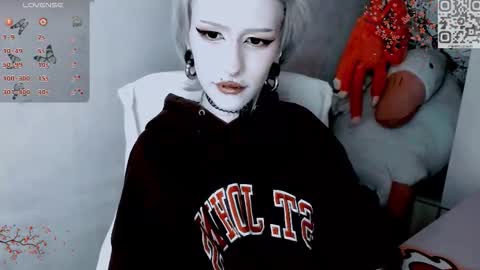 pronoun she. name Mary. age 21. online show from 11-13-25, 04:50