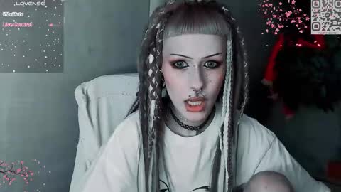 pronoun she. name Mary. age 21. online show from 12-04-25, 11:41