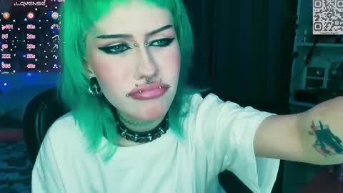 pronoun she. name Mary. age 21. online show from 02-26-26, 11:15