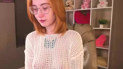 Kira  GMT 7 Mon Thu-Sun  0800am-0200pm  online show from 11-18-25, 01:22