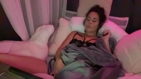 Good Girls Say Please...and Thank You online show from 01-11-25, 01:16