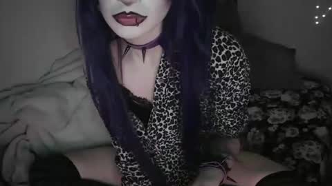 Snapshot of sc4r3d_v4mp chatting on 12-08-24, 05:50 Scary online show from 12-08-24, 05:50