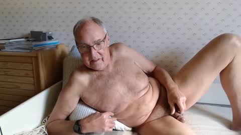 Snapshot of scandxx chatting on 10-17-25, 11:46 Scand online show from 10-17-25, 11:46