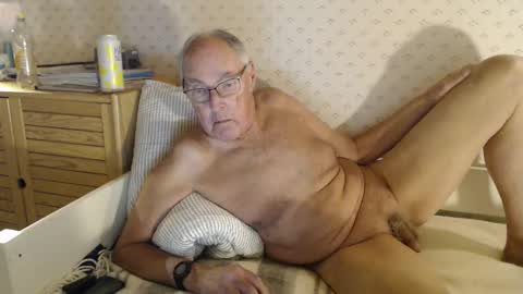 Snapshot of scandxx chatting on 10-30-25, 05:24 Scand online show from 10-30-25, 05:24