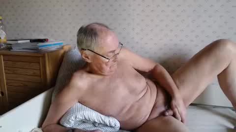 Snapshot of scandxx chatting on 11-17-25, 02:34 Scand online show from 11-17-25, 02:34