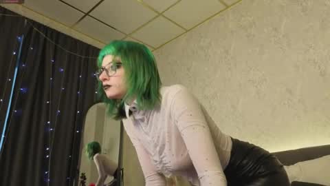 Emmy online show from 04-01-26, 01:17