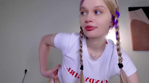 Snapshot of scarlet_enchantress chatting on 11-17-25, 06:08 scarlet_enchantress online show from 11-17-25, 06:08