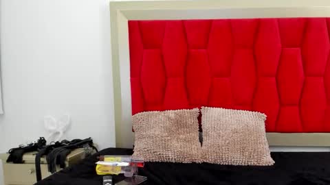 Scarlet online show from 12-17-25, 01:44