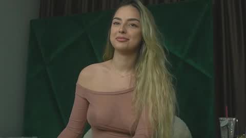 Scarlet online show from 09-22-25, 08:33