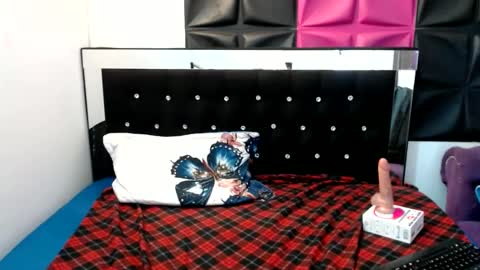 Snapshot of scarletglow1 chatting on 01-21-25, 05:51 scarletglow1 online show from 01-21-25, 05:51