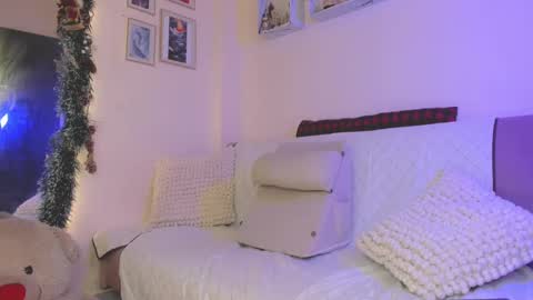 Scarleth... but not Scarleth Johansson. online show from 01-17-25, 01:36