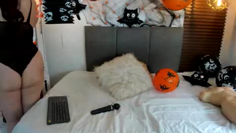 scarleth online show from 10-21-25, 04:08