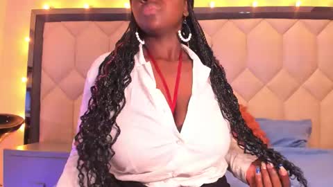 scarlethbigbug online show from 10-18-25, 11:33