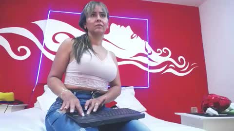 Snapshot of scarlethchannel chatting on 09-21-25, 04:52 Scarleth online show from 09-21-25, 04:52