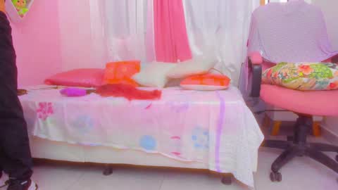 Snapshot of scarletliz chatting on 12-04-24, 01:20 Scarletliz online show from 12-04-24, 01:20