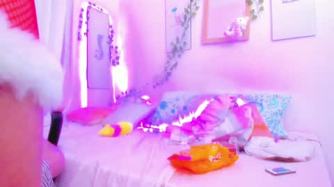 Snapshot of scarletliz chatting on 12-17-24, 10:11 Scarletliz online show from 12-17-24, 10:11