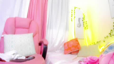 Snapshot of scarletliz chatting on 12-18-24, 01:59 Scarletliz online show from 12-18-24, 01:59