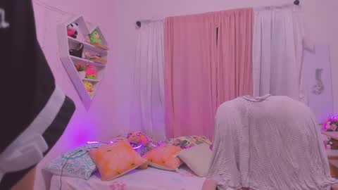 Snapshot of scarletliz chatting on 02-24-25, 12:05 Scarletliz online show from 02-24-25, 12:05