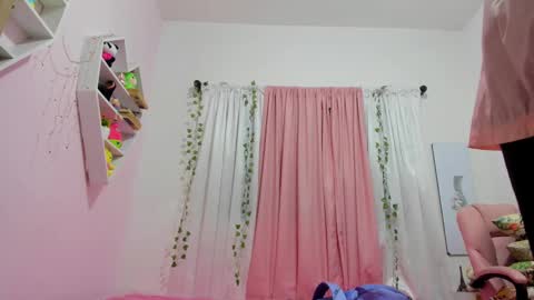 Snapshot of scarletliz chatting on 03-04-25, 12:01 Scarletliz online show from 03-04-25, 12:01