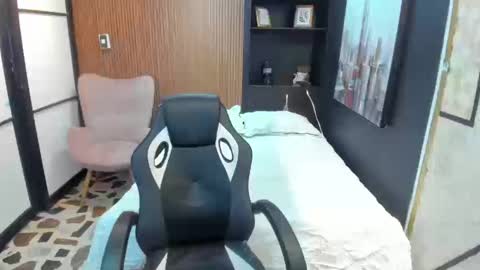 Snapshot of scarletmoon1_ chatting on 09-20-25, 09:05 Scarlet online show from 09-20-25, 09:05