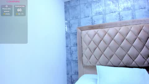 Snapshot of scarletmoon1_ chatting on 10-14-25, 09:48 Scarlet online show from 10-14-25, 09:48