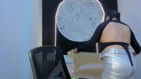 Snapshot of scarletmoon1_ chatting on 10-17-25, 08:33 Scarlet online show from 10-17-25, 08:33