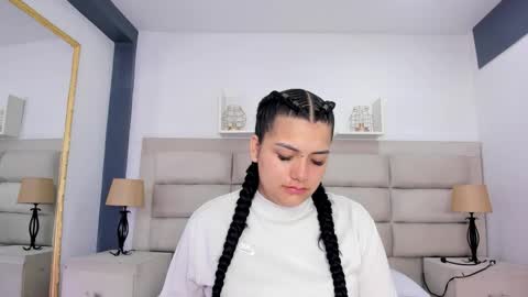 Snapshot of scarletmoon1_ chatting on 10-18-25, 11:55 Scarlet online show from 10-18-25, 11:55