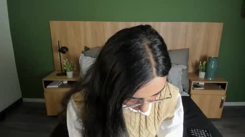 Scarlett  online show from 12-18-25, 12:00