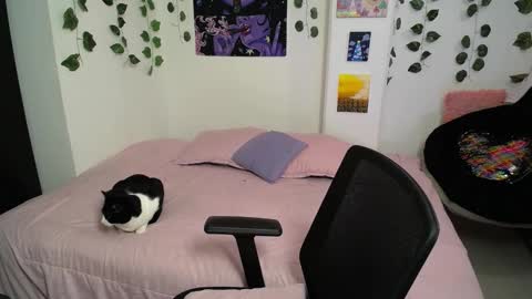 Snapshot of scarlett_blackthorne chatting on 09-23-25, 04:48 Scarlett Blackthorne  online show from 09-23-25, 04:48