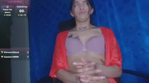Snapshot of scarlett_crastrawberry chatting on 11-04-25, 11:48 scarlet online show from 11-04-25, 11:48