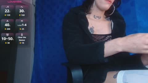 Snapshot of scarlett_crastrawberry chatting on 11-11-25, 10:10 scarlet online show from 11-11-25, 10:10