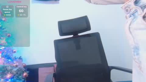 Snapshot of scarlett_crastrawberry chatting on 11-20-25, 09:58 scarlet online show from 11-20-25, 09:58