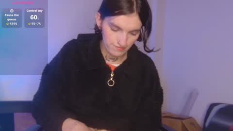 Snapshot of scarlett_crastrawberry chatting on 11-24-25, 10:53 scarlet online show from 11-24-25, 10:53