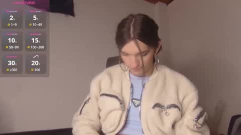 Snapshot of scarlett_crastrawberry chatting on 11-29-25, 09:07 scarlet online show from 11-29-25, 09:07