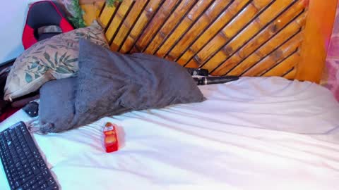 Mariana online show from 01-15-25, 03:07