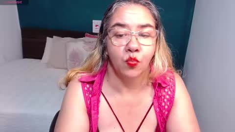 Snapshot of scarlett_duboi1 chatting on 02-25-25, 01:30 Scarlett  online show from 02-25-25, 01:30