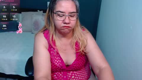 Snapshot of scarlett_duboi1 chatting on 03-10-25, 01:23 Scarlett  online show from 03-10-25, 01:23