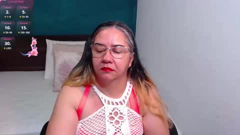 Snapshot of scarlett_duboi1 chatting on 10-19-25, 10:21 Scarlett  online show from 10-19-25, 10:21