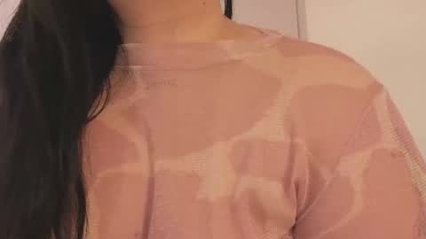 Snapshot of scarlett_grey_1 chatting on 10-16-25, 02:45 Scarlett  online show from 10-16-25, 02:45