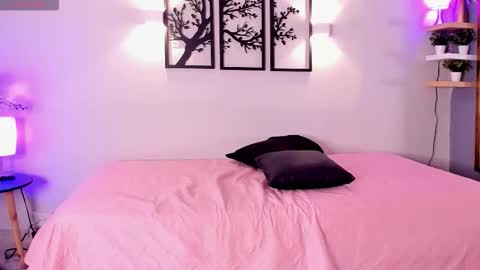 Scarlett Johs online show from 11-06-25, 01:56