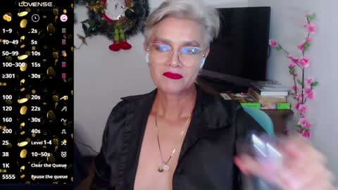 Snapshot of scarlett_paris chatting on 01-04-25, 03:07 Scarlett online show from 01-04-25, 03:07