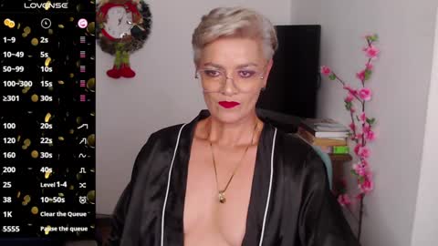 Snapshot of scarlett_paris chatting on 01-04-25, 11:59 Scarlett online show from 01-04-25, 11:59